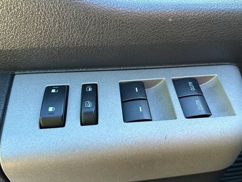 Used 2015 Ford F250 Lariat w/ Lariat Ultimate Package AWD/4WD image 23