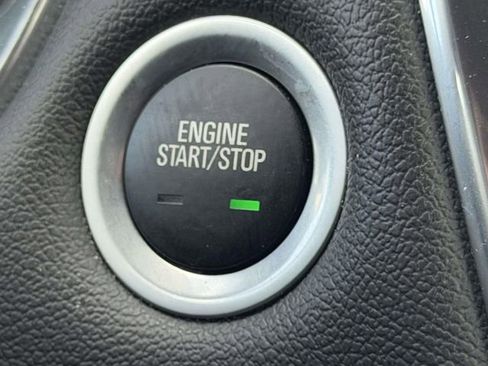 Used 2023 Chevrolet Traverse LT image 30