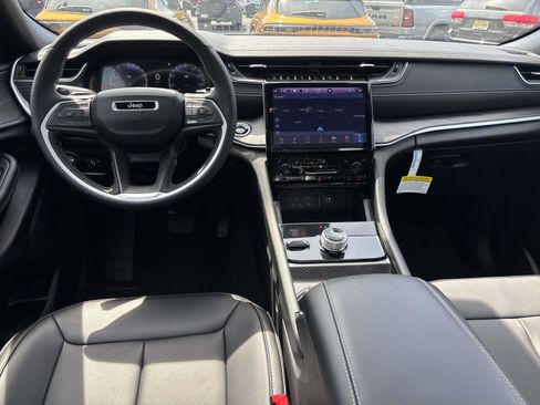 New 2025 Jeep Grand Cherokee Limited w/ MOPAR Finishing Package image 9