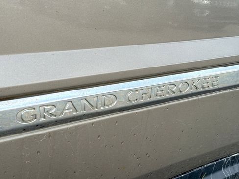 Used 2005 Jeep Grand Cherokee Laredo AWD/4WD image 12