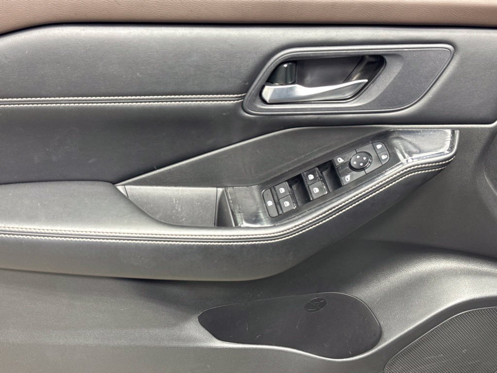 Used 2023 Nissan Rogue SV w/ SV Premium B Package FWD image 8