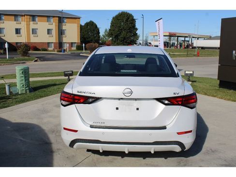 Used 2024 Nissan Sentra SV image 4