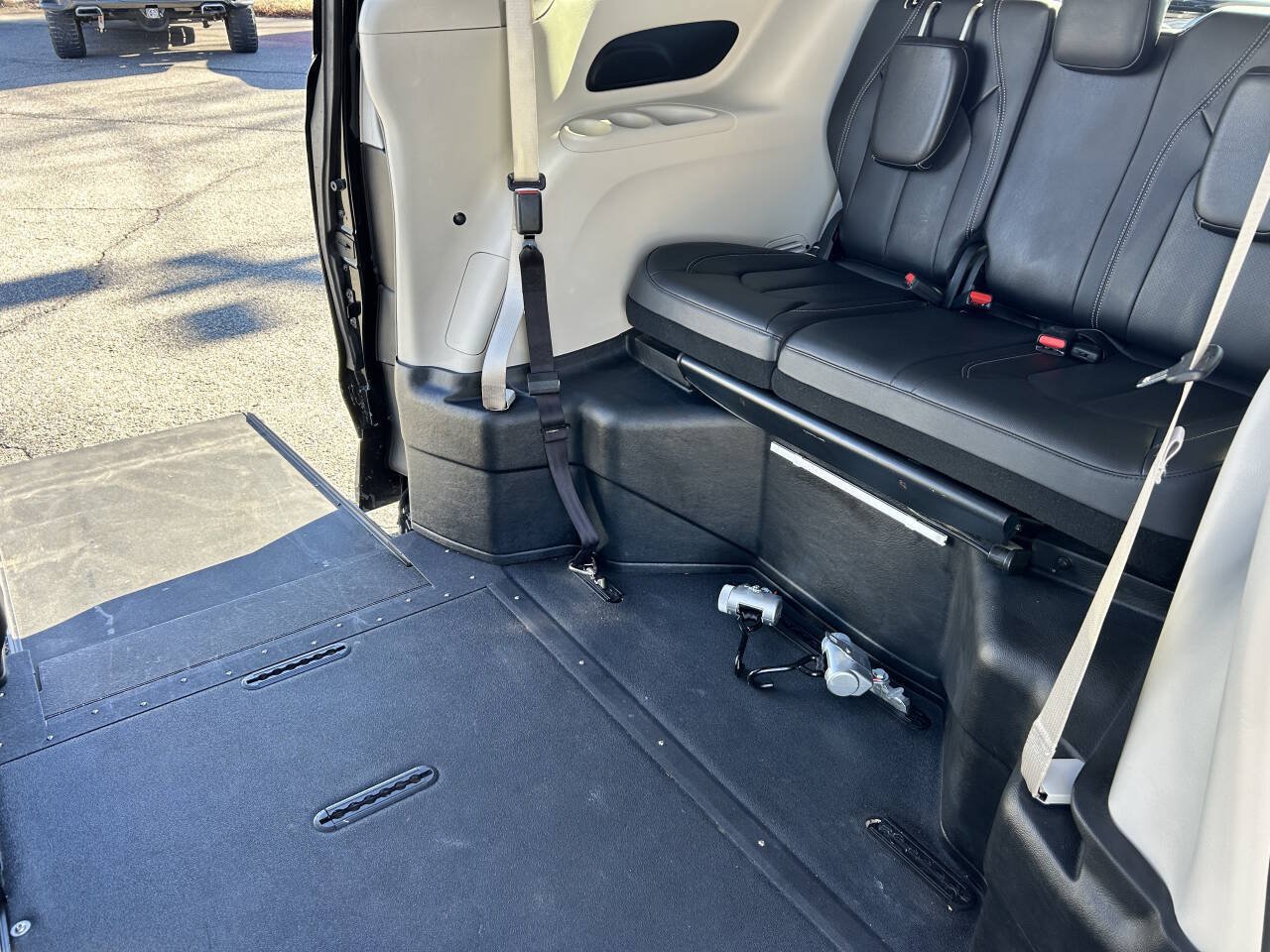 Used 2022 Chrysler Pacifica Touring-L FWD image 13