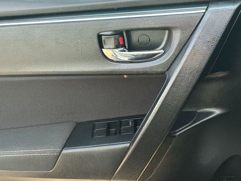 Used 2017 Toyota Corolla LE image 32