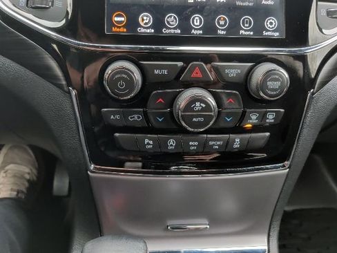 Used 2019 Jeep Grand Cherokee Laredo image 27