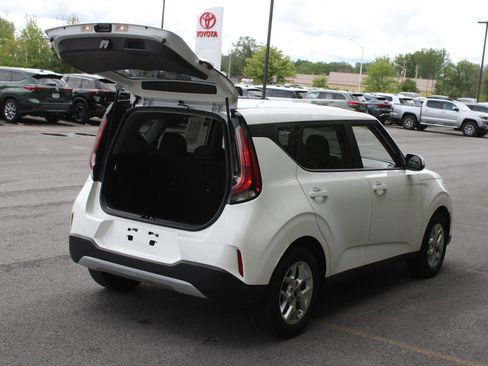 Used 2023 Kia Soul LX w/ Option Group 015 FWD image 7