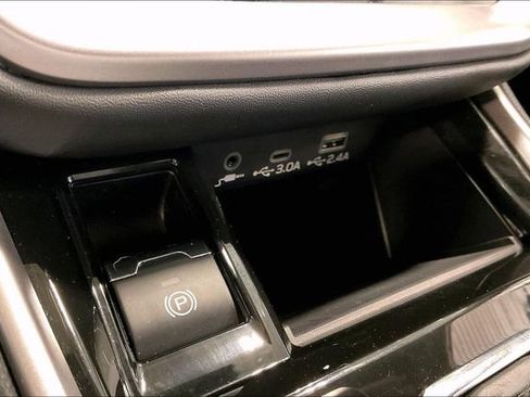 Used 2024 Subaru Outback Premium image 33