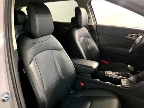 Used 2026 Kia Sportage EX FWD image 7