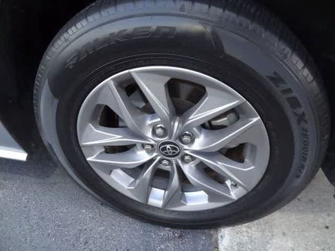 Used 2021 Toyota Sienna LE w/ LE Plus Package FWD image 18