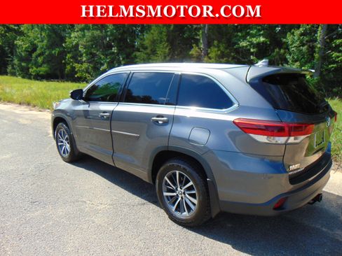 Used 2018 Toyota Highlander XLE AWD/4WD image 9