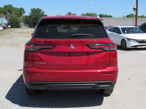 New 2026 Mitsubishi Outlander ES image 4