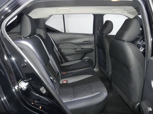 Used 2019 Nissan Kicks SV FWD image 28