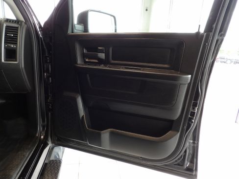 Used 2020 RAM 1500 4x4 Crew Cab Classic image 23