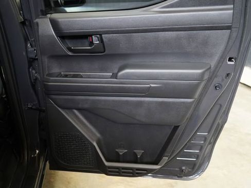 Used 2025 Toyota Tacoma SR5 AWD/4WD image 43