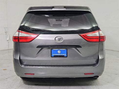 Used 2016 Toyota Sienna L image 5