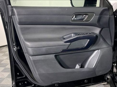 Certified 2025 Nissan Pathfinder S image 24