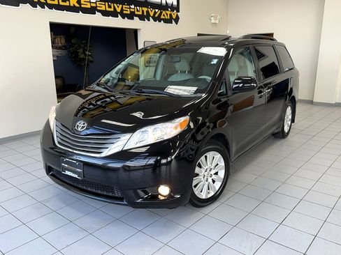 Used 2014 Toyota Sienna XLE w/ Entertainment Package image 54