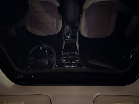 Used 2020 Ford Escape SE image 16