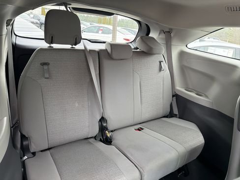 Certified 2024 Toyota Sienna LE image 25