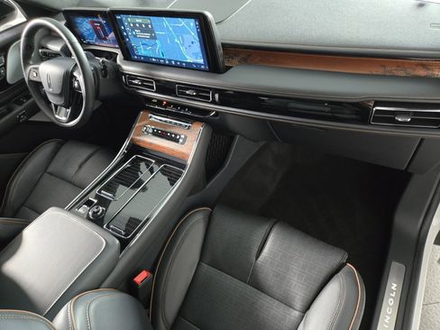 Certified 2025 Lincoln Aviator Black Label image 19
