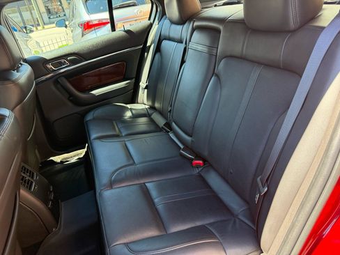 Used 2013 Lincoln MKS AWD image 7