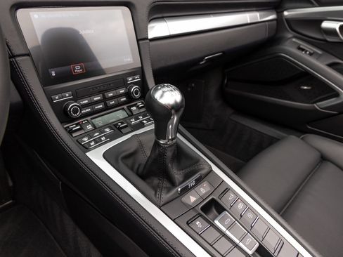 Certified 2025 Porsche 718 Boxster RWD image 19