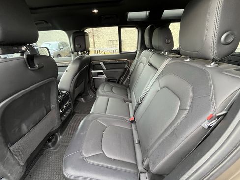 Certified 2024 Land Rover Defender 110 X-Dynamic SE image 31