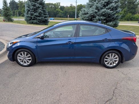 Used 2015 Hyundai Elantra SE w/ Option Group 02 FWD image 6