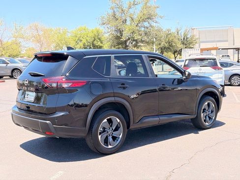 Certified 2025 Nissan Rogue SV FWD image 8
