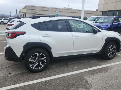 Used 2024 Subaru Crosstrek 2.0i Premium image 4