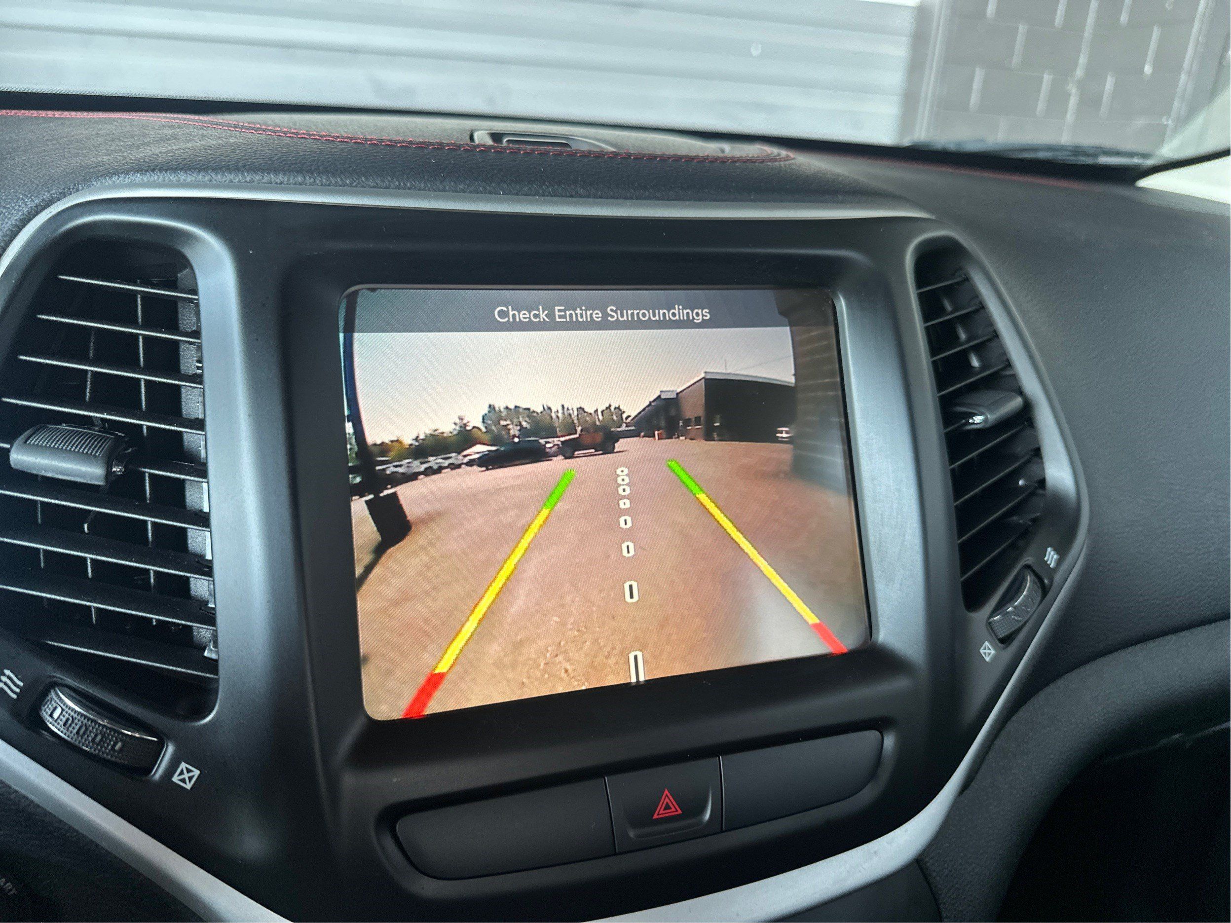 Used 2017 Jeep Cherokee Trailhawk AWD/4WD image 28