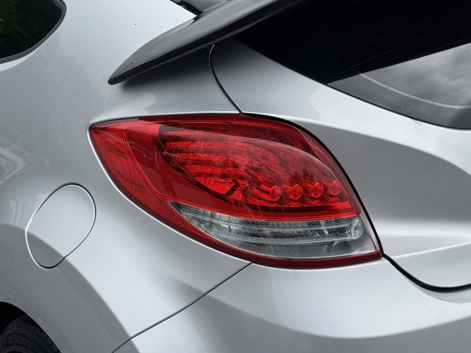 Used 2013 Hyundai Veloster Turbo FWD image 8