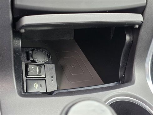 Used 2017 Toyota Camry XSE image 20