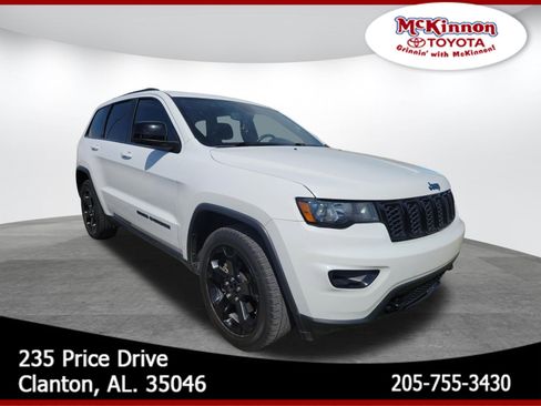 Used 2019 Jeep Grand Cherokee Laredo image 1