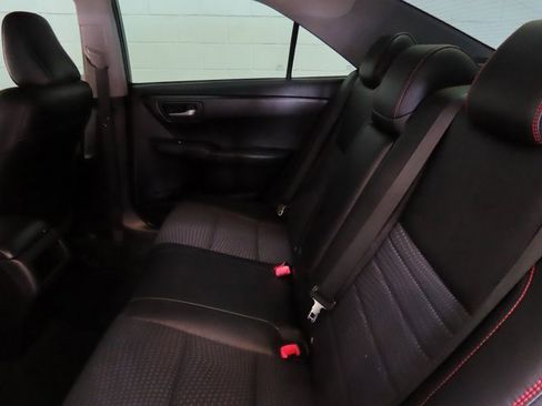 Used 2015 Toyota Camry SE image 27