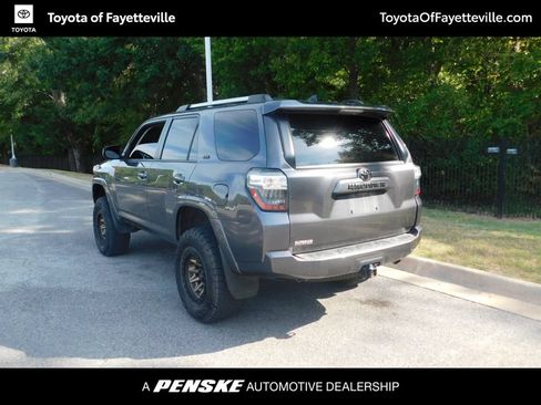 Used 2022 Toyota 4Runner SR5 AWD/4WD image 9