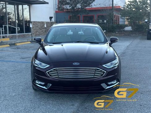 Used 2017 Ford Fusion SE w/ Fusion SE Technology Package FWD image 2