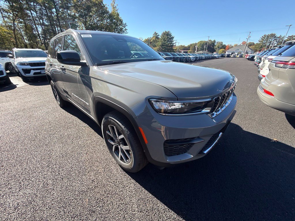 New 2027 Jeep Grand Cherokee Laredo X AWD/4WD image 7