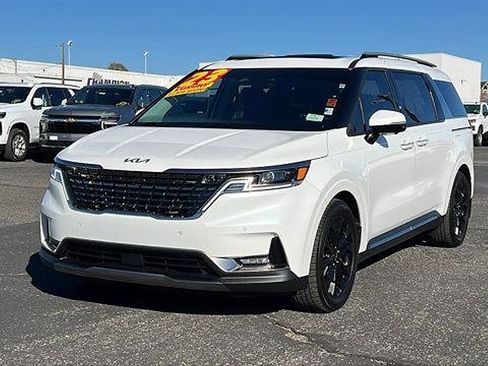 Used 2023 Kia Carnival SX Prestige image 1