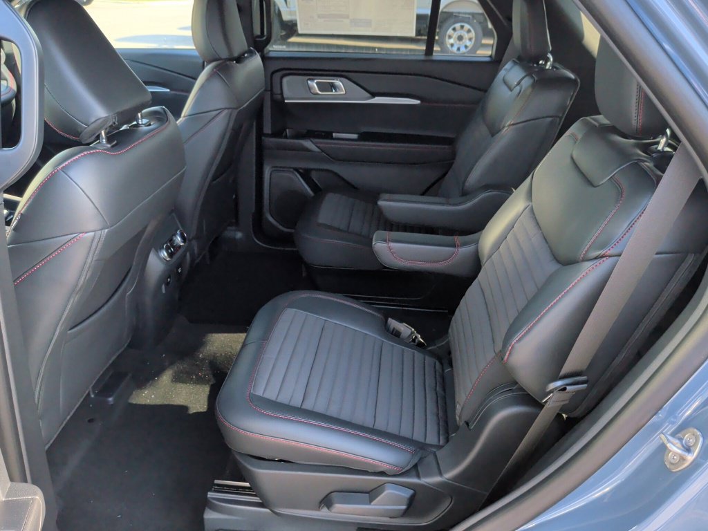 New 2026 Ford Explorer ST-Line w/ ST-Line Street Pack RWD image 35