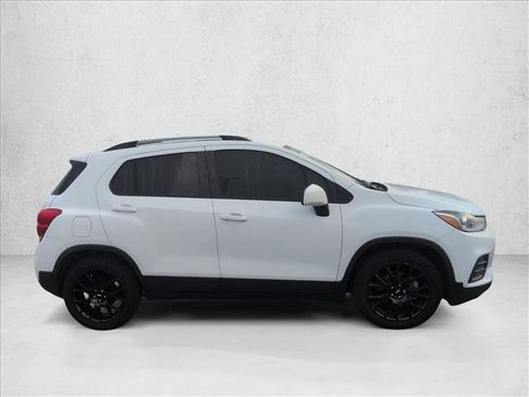 Used 2022 Chevrolet Trax LT w/ Sport Edition image 4