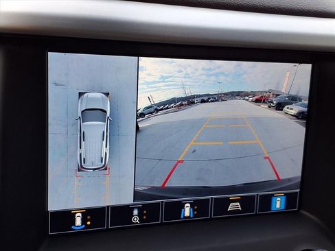 Used 2023 GMC Acadia SLT w/ Technology Package image 19