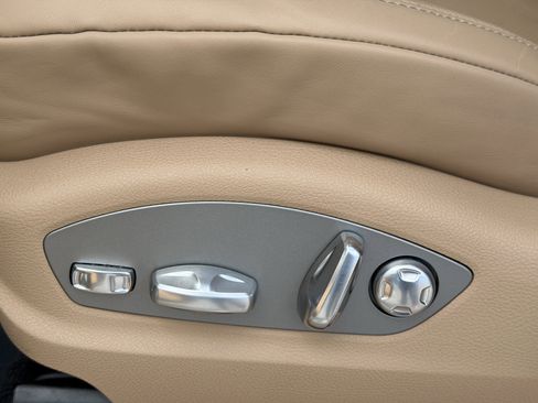 Certified 2025 Porsche Macan AWD/4WD image 26