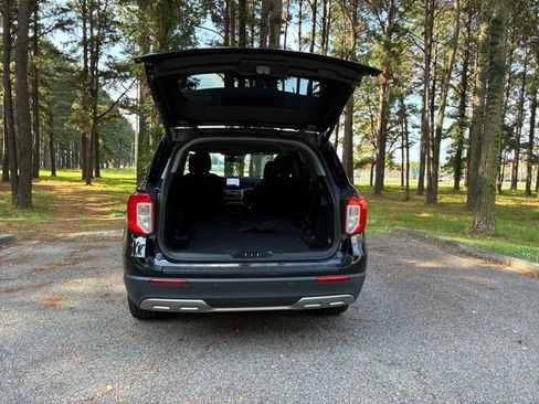 Used 2022 Ford Explorer XLT w/ Equipment Group 202A RWD image 18