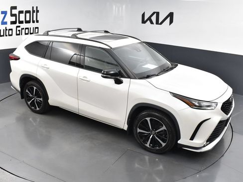 Used 2021 Toyota Highlander XSE AWD/4WD image 15