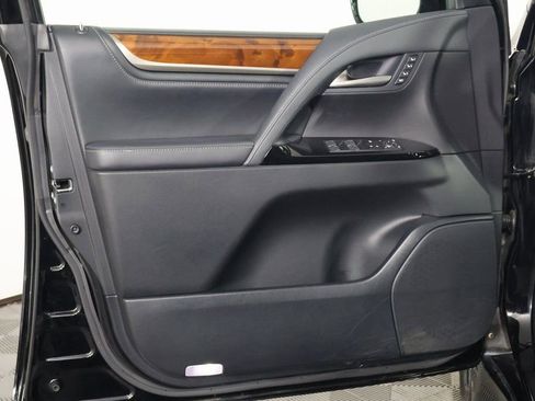 Used 2021 Lexus LX 570 4WD w/ Luxury Package image 12