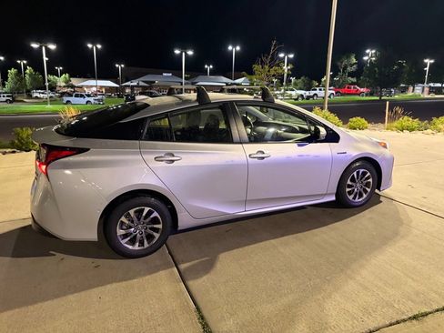 Used 2019 Toyota Prius Limited w/ Premium Convenience Package FWD image 10