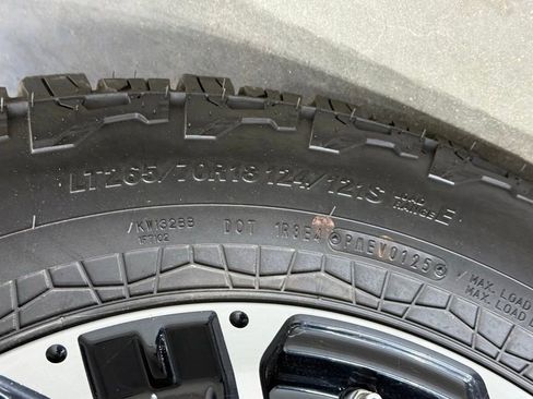 Used 2023 Nissan Titan SV image 38