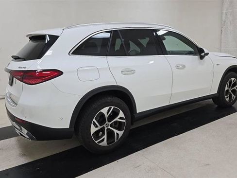 Used 2025 Mercedes-Benz GLC 350e 4MATIC image 4