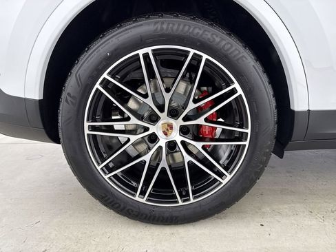 New 2026 Porsche Cayenne S image 16